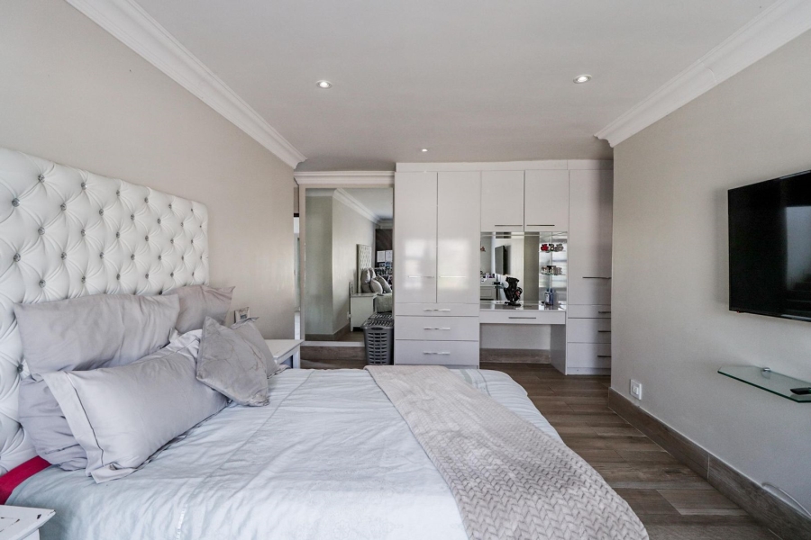 4 Bedroom Property for Sale in Boschenvaal River Front Lodges Free State